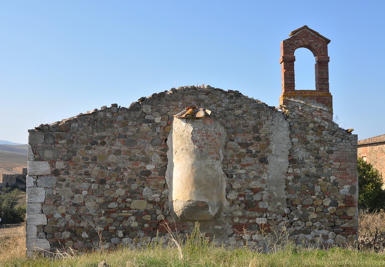 Ruderi in terra di Siena